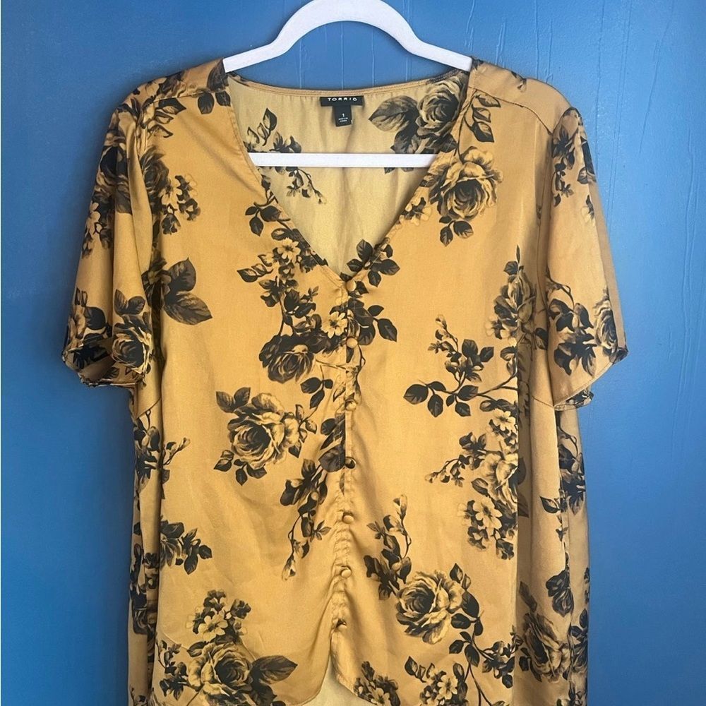Torrid Top - Size 1 - Mustard Color With Roses